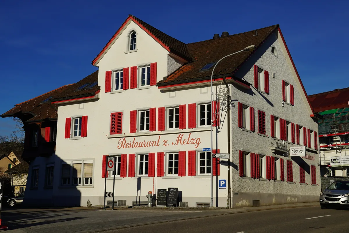 Das Restaurant zur Metzg in Russikon von aussen.